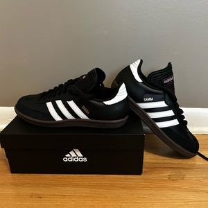 Black adidas samba classic